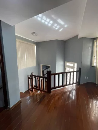 Imagem Espaçosa Casa à Venda no Bairro Coroa do Meio