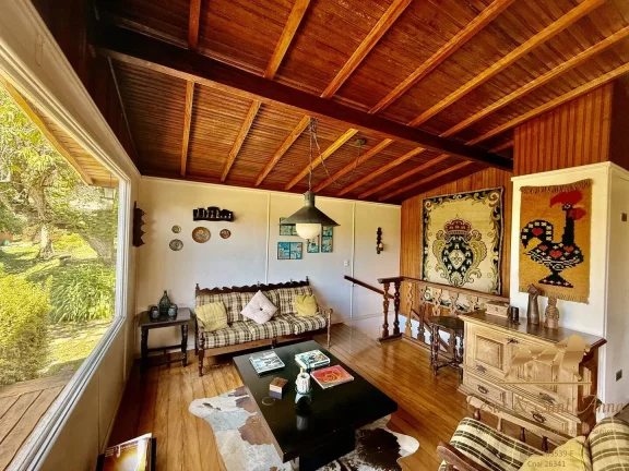 Imagem Linda Casa a venda em área arborizada em Campos do Jordão