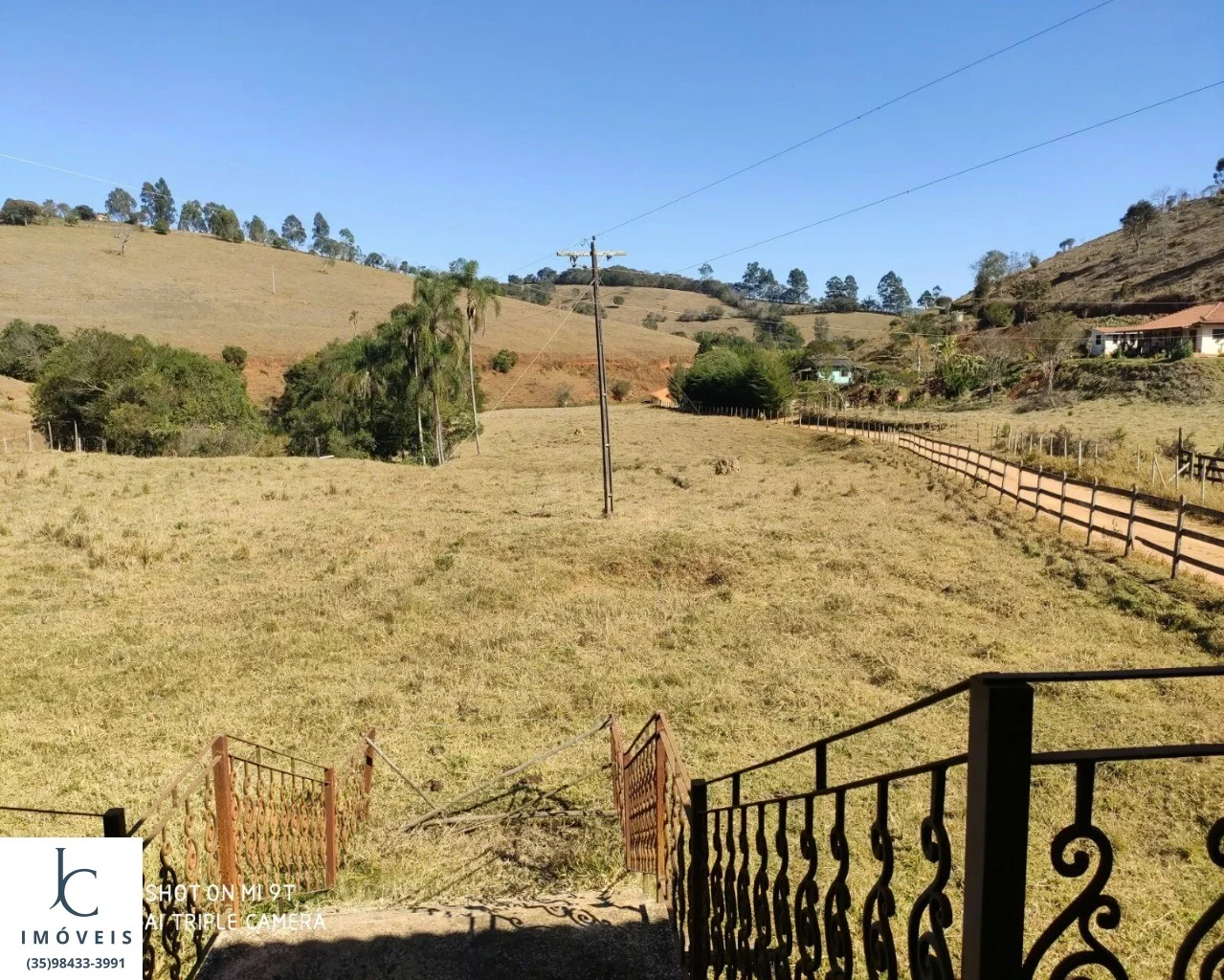 Imagem Sítio , próximo à São Lourenço MG, topografia plana, energia el?(C)trica instalada, muita água, lago, ducha natural, casa grande, estrada boa.