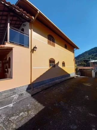 Imagem LINDA CASA COM 3 QUARTOS, SAUNA, PISCINA. NOVA FRIBURGO.