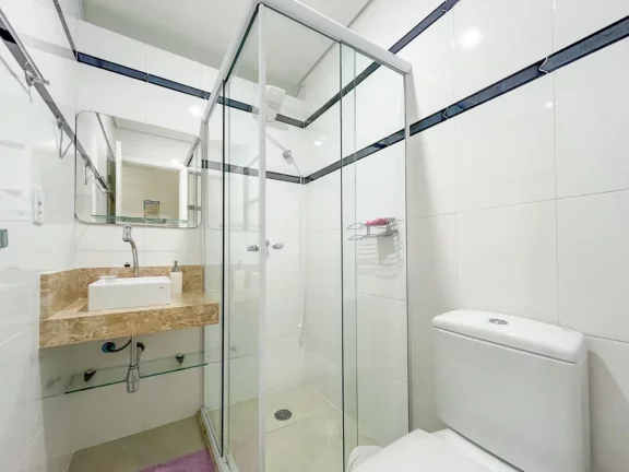 Imagem Impecável apartamento à venda em Riviera de São Lourenço Módulo 06: 3 quartos, 2 suítes, 2 salas, 2 vagas, 145,28m² de área.