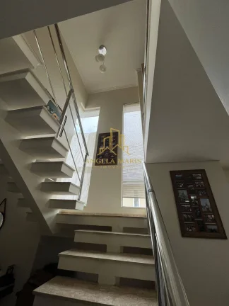 Imagem Casa Sobrado, 3 dormitórios ( 3 suítes), 4 vagas, Villa Branca I - Jacareí.