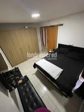 Imagem Casa à Venda na Zona Norte de Londrina com Piscina, 2 Quartos, Escritório e Excelente Localização Próxima à Av. Saul Elkind