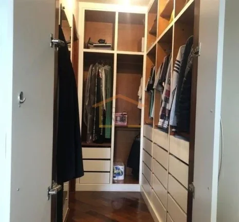 Imagem Apartamento reformado, amplo e moderno, 3 dormitórios, sendo 1 suíte, 2 banheiros, sala 2 ambiente...