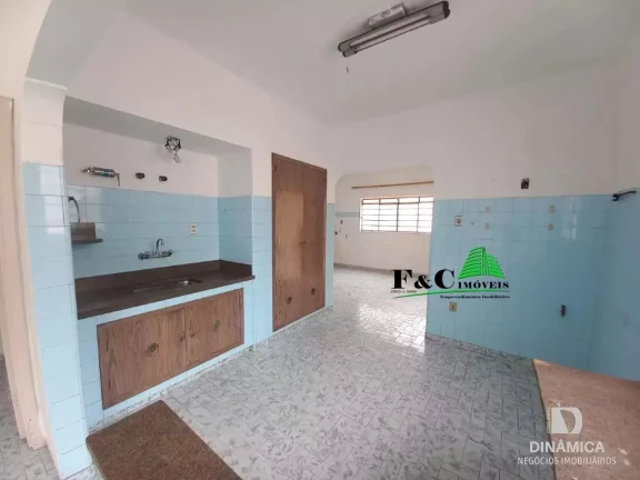 Imagem Casa para Venda em Limeira, Centro, 3 dormitórios, 2 banheiros, 5 vagas