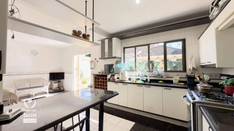 Imagem Sobrado com 4 Quartos, 1 Suíte, área Gourmet, ACEITA IMÓVEL DE MENOR VALOR, à venda, 265 m² por R$ 1.100.000 - Guabirotuba - Curitiba/PR