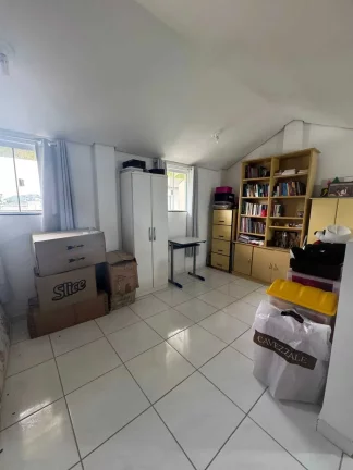Imagem Sobrado com 4 dormitórios amplos sendo 1 suíte e 4 vagas - Bom Retiro, Joinville/SC