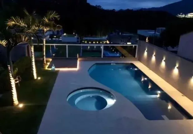 Imagem Casa alto padrão com 4 suítes e 7 vagas de garagem sendo 4 cobertas em Jaraguá do Sul/SC