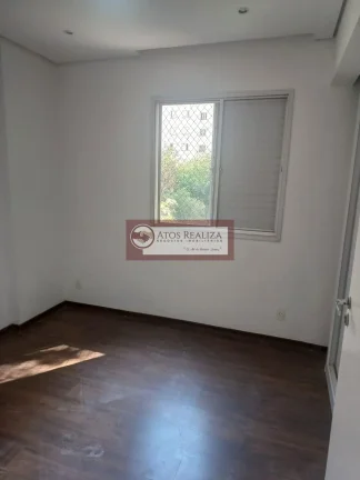 Imagem Alugo oportunidade, condomínio clube na região do Morumbi. Apartamento de 70m², com 3 dormitórios com Armários, sendo 1 Suíte, 2 banheiros, Cozinha americana com armários, 2 Vargas de garagem cobertas, mercadinho no condomínio, lazer completo por um valor