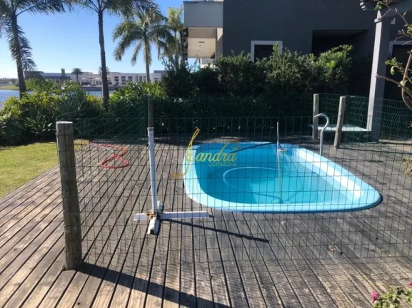 Imagem Belíssima Sobrado no Condomínio Enseada! Estilo Contemporâneo, composto por 04 suítes piscina