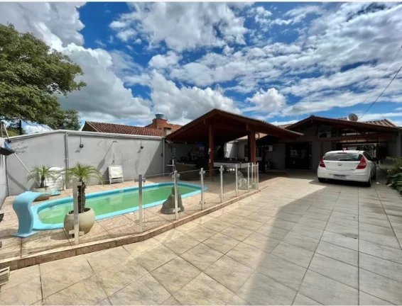 Imagem Casa de 4 quartos com piscina aquecida em Excelente Localização de Campo Bom.