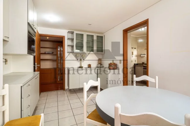 Imagem Apartamento andar alto com 190m² em Perdizes Nobre, 3 suítes e 3 vagas.