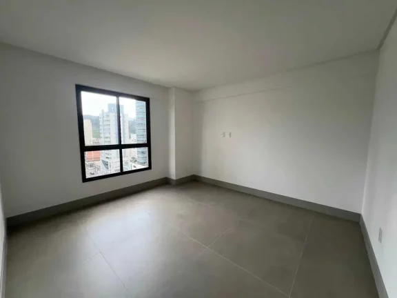 Imagem Apartamento com 4 suítes, closet e 3 vagas de garagem em Balneário Camboriú
