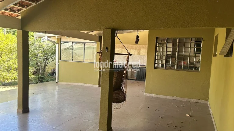 Imagem Casa ampla no Jardim das Palmeiras, zona norte de Londrina, com 3 quartos, 3 banheiros, churrasqueira, terraço e 178m² de área construída