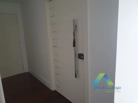Imagem Apartamento com 4 Quartos e 5 banheiros à Venda, 228 m²