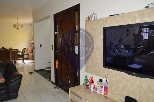 Imagem Imperdível! Casa à venda na Vila Monumento, São Paulo-SP, 3 quartos, 1 suíte, 2 salas, 4 banheiros, 2 vagas, 200m². Confira!