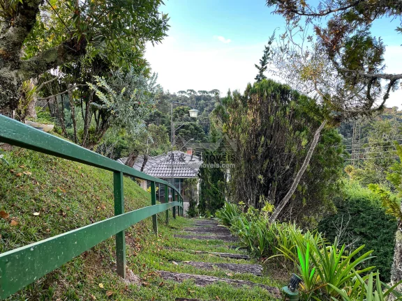 Imagem Casa à venda em Campos do Jordão - Com vista panorâmica e lareira