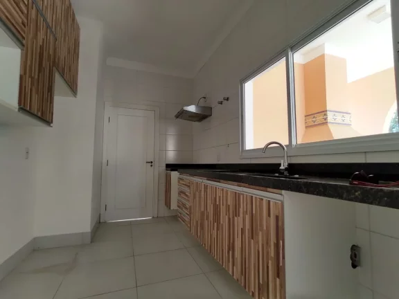 Imagem Casa em condomínio à venda em Vinhedo-SP, Condomínio Recanto dos Paturis: 3 quartos, 3 suítes, 2 salas, 4 banheiros, 4 vagas, 200 m². Imagem Casa em condomínio à venda em Vinhedo-SP, Condomínio Recanto dos Paturis: 3 quartos, 3 suítes, 2 salas, 4 banheiros, 4 vagas, 200 m².