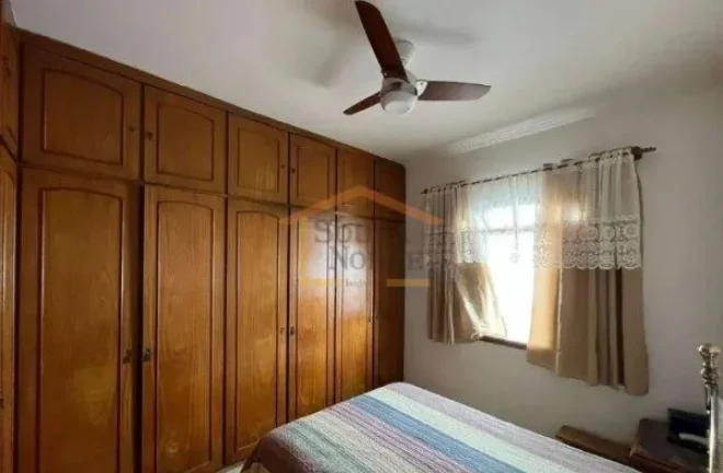 Imagem Sobrado com 208m². O imóvel possui 4 dormitórios, todos mobiliados, sendo 3 suítes, além de sac...