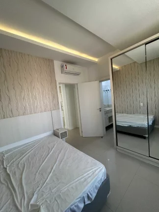 Imagem Apartamento com 3 suítes e 3 vagas de garagem na Meia Praia em Itapema/SC
