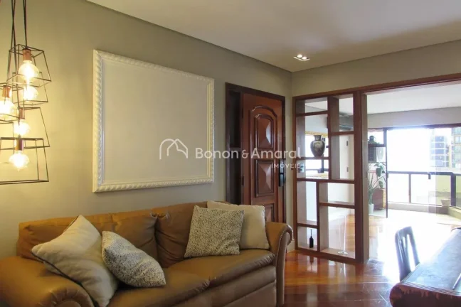 Imagem Imóvel espaçoso com 3 dormitórios, sendo 2 suítes, além de 3 banheiros no total. Bem equipado, ...