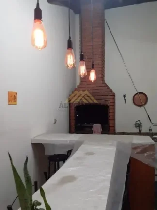 Imagem Sobrado Impecável com 3 Dormitórios e Charme Inaualável!