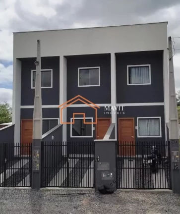 Imagem Imperdível! Casa à venda em Joinville-SC, bairro Nova Brasília. 2 quartos, 1 sala, 2 banheiros, 1 vaga de garagem. Aproveite!