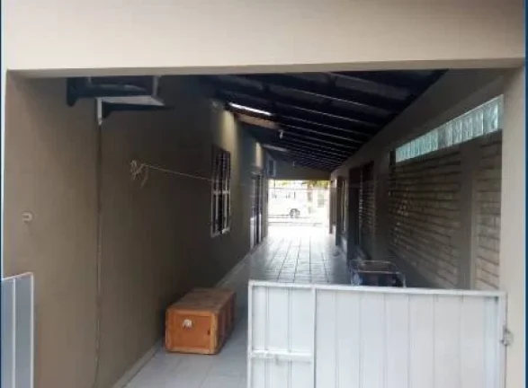Imagem Casa à Venda em Canasvieiras – 4 Dormitórios 200 Metros da Praia