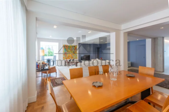 Imagem Apartamento reformado em edifício clássico da Av Angélica, ao lado da Praça Buenos Aires.