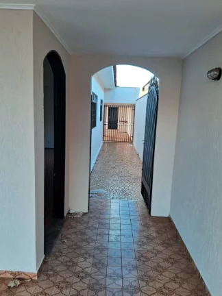 Imagem VENDE-SE CASA COM 03 DORMITORIOS ARAÇATUBA SP