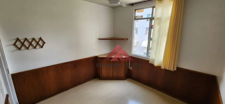 Imagem Apartamento com sala 03 quartoa e dependencia completa,vaga de garagem,em otima localização no Ingá,proximo a todo comércio, colégios e faculdades,co
