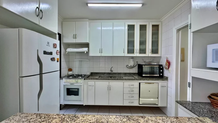 Imagem Apartamento de Alto Padrão à Venda em Riviera de São Lourenço Módulo 06: 3 Quartos, 1 Suíte, 2 Salas, 2 Vagas, 102m² - Imperdível!