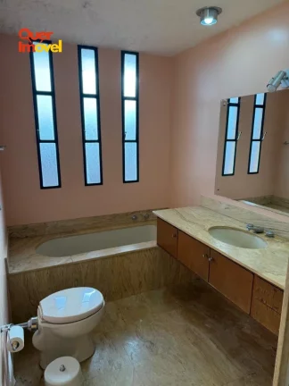 Imagem Oportunidade: Casa à venda no Jardim Sumaré, Zona Sul de Ribeirão Preto-SP. 5 quartos, 2 suítes, 4 salas, 6 banheiros, 6 vagas de garagem, 880m². Quer Imóvel Negócios Imobiliários.