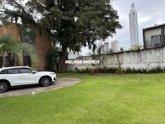 Imagem Terreno á venda em Condomínio Fechado localizado na Barra em Balneário Camboriú