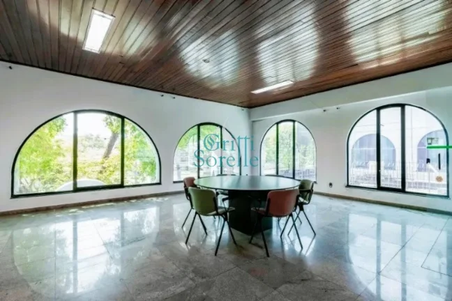 Imagem Sobrado Triplex para Alugar em Jardim Everest - São Paulo/SP.