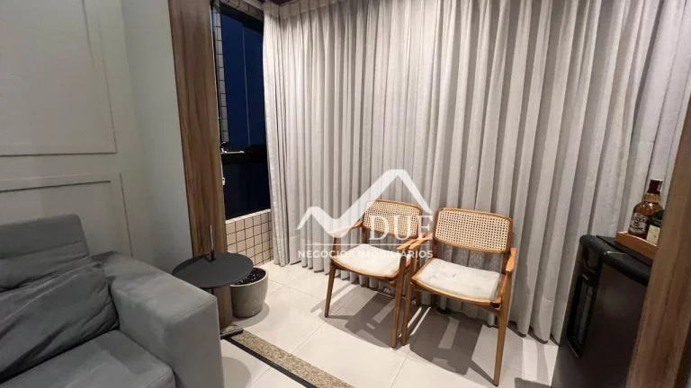Imagem Lindo Apartamento à venda 2 quartos com dependência no Embaré em Santos