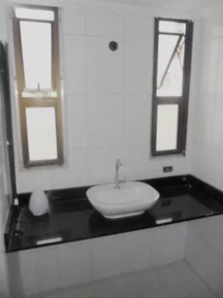 Imagem Praia de Pitangueiras, Local Nobre, Alto Padrão, Lazer Total, 2 Garagens, 145 m² úteis, Próximo ao Mar, Reformado.