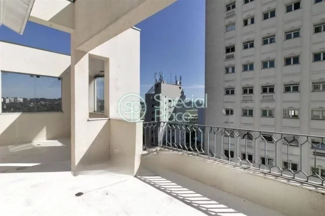 Imagem Cobertura duplex com 192m² localizada em uma rua pequena e tranquila, próxima do Shopping Iguatemi...