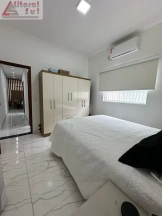 Imagem CASA RESIDENCIAL em PRAIA GRANDE - SP, MARACANÃ