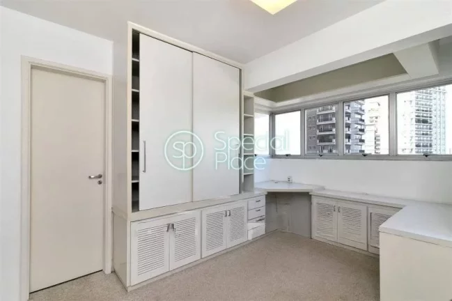 Imagem Cobertura duplex com 192m² localizada em uma rua pequena e tranquila, próxima do Shopping Iguatemi...