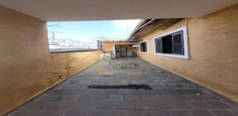 Imagem Casa térrea com 125 m². Dispõe de 2 dormitórios, sala, cozinha, banheiro, lavanderia, quintal. I...