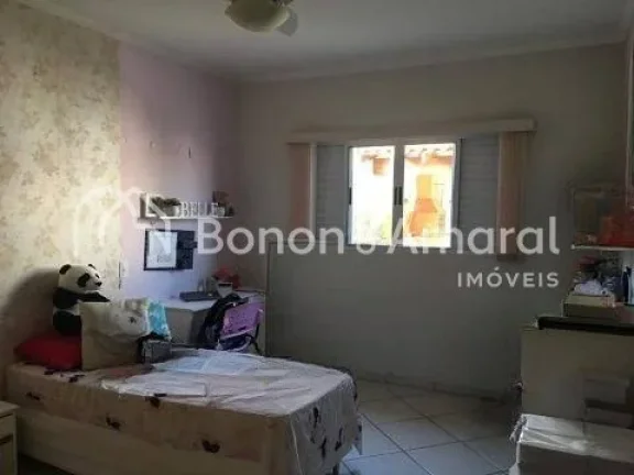 Imagem .Casa conta com sala de estar; sala de jantar com cozinha integrada; despensa; área de serviço; um...