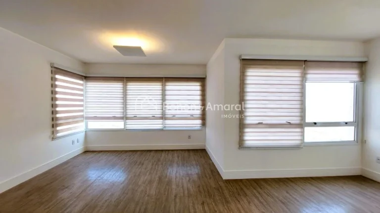 Imagem Excelente apartamento em andar alto, com vista privilegiada da varanda gourmet fechada com vidro e a...