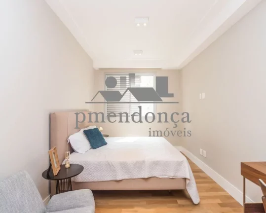 Imagem Apartamento reformado com 153m², 2 quartos sendo 1 suíte e 2 vagas.