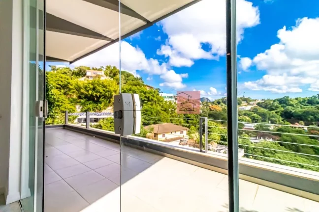 Imagem Casa Triplex com 436m² no melhor condomínio de Pendotiba.