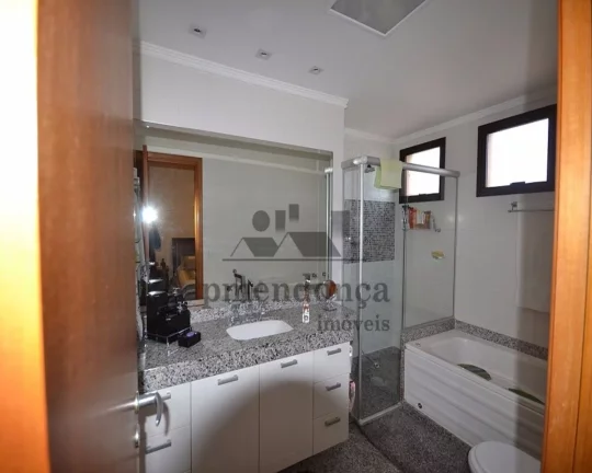 Imagem Apartamento na Pompéia com 3 suites e 4 vagas, 178m²