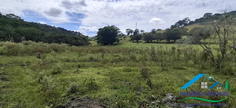 Imagem Refúgio Natural em Paraisópolis: Terreno Exclusivo com 5 Fontes de Água!