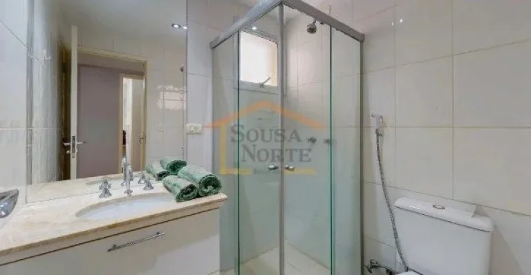 Imagem Apartamento à venda. Conta com 3 dormitórios, sendo 1 suite, 2 banheiros, ambientes amplos, bem il...