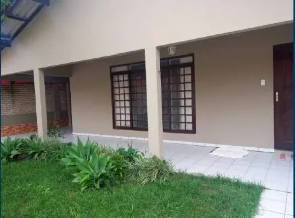 Imagem Casa à Venda em Canasvieiras – 4 Dormitórios 200 Metros da Praia