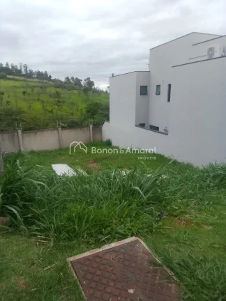 Imagem Lote exclusivo de 313m² em um condomínio renomado, com terreno em declive, pronto para receber um ...